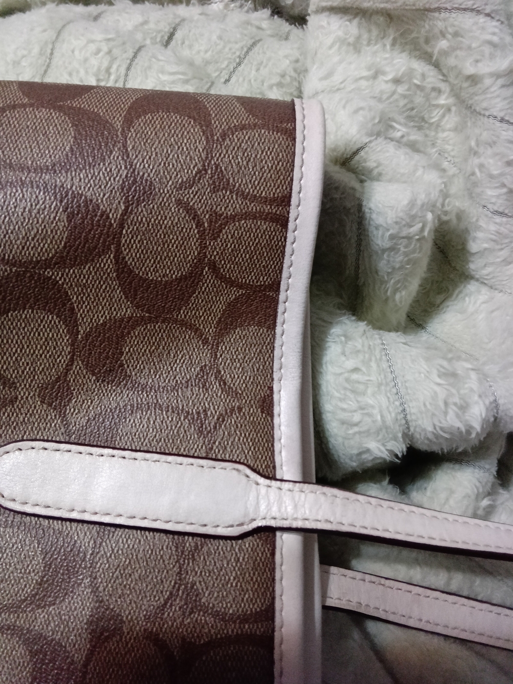 Coach City Signature Canvas Tote Bag with 'LOVE' Graphic Creed: L2064-C2810 - Picture 6 of 9